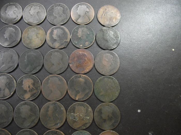 Great Britain. Victoria. 71 coins x half penny