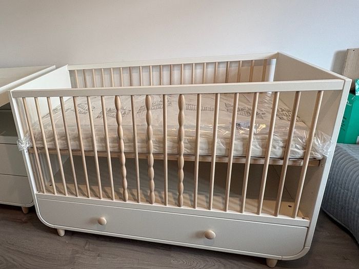 IKEA Myllra cot with drawer