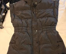 Sleeveless puffer jacket