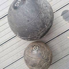 2 x 4kg Medicine Balls