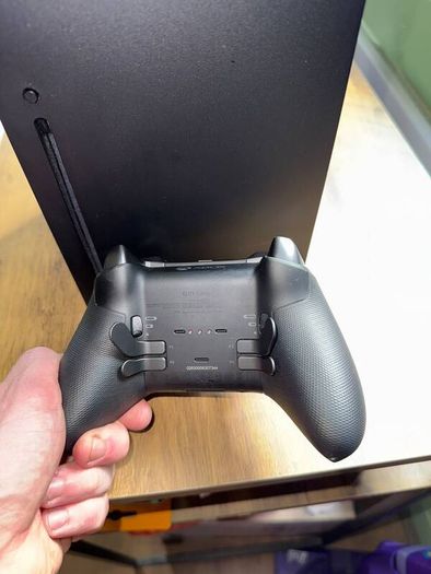XBOX Series X 1TB & 2 Controllers