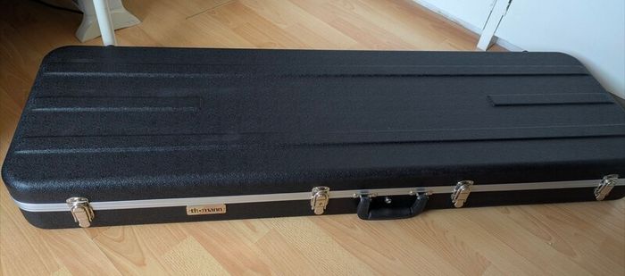Sire Jazz Bass + Accessories