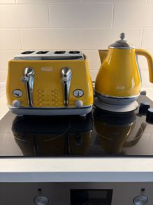 Delonghi Kettle and Toaster Yellow