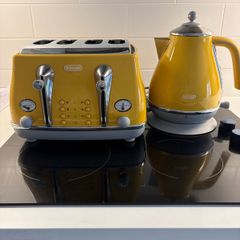 Delonghi Kettle and Toaster Yellow