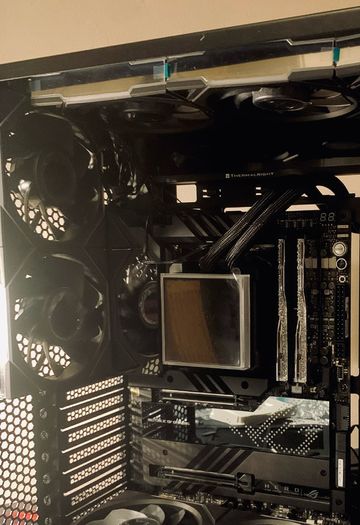 7800x3d + Asus Rog X670 E Hero