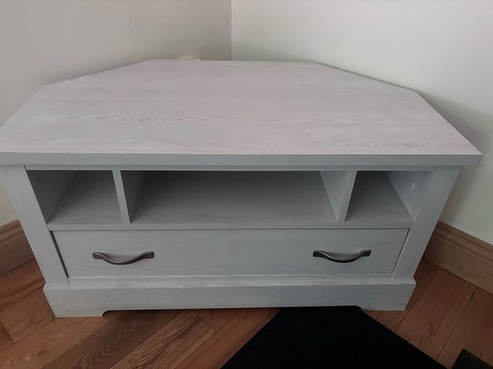 Corner TV Unit