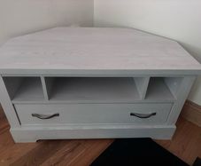 Corner TV Unit
