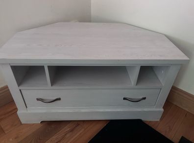 Corner TV Unit