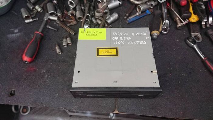 Audi MMI GPS SAT NAVIGATION DVD ROM MAIN UNIT  road maps traveling all audi a4 a6 diesel petrol parts still available BREAKING.