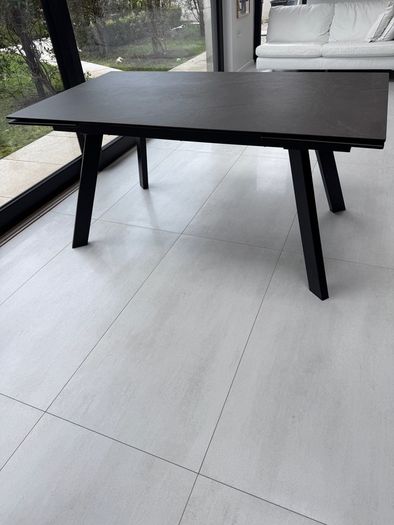 Calligaris Ponente extendable table.