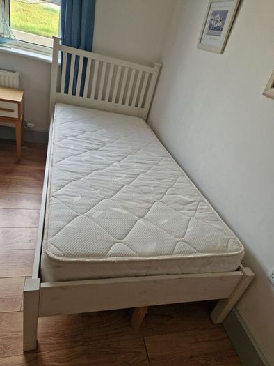 Single bed and mattress + spare mattress