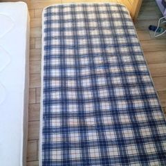 a single bed mattress