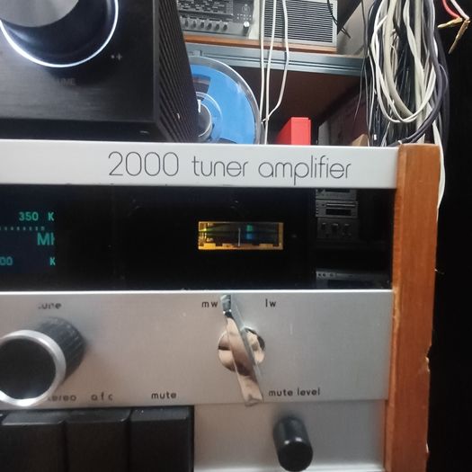 Iconic Vintage Leak 2000 Hifi Stereo Amplifier Receiver from the golden era 1970s STUNNING condition Soild teak wood