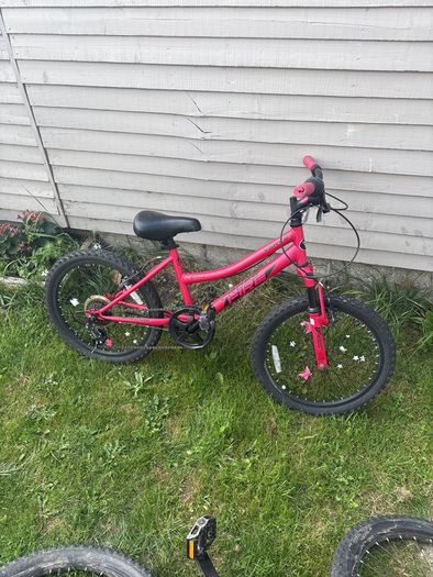 girls pink bike