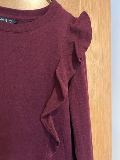 Frill shoulder top
