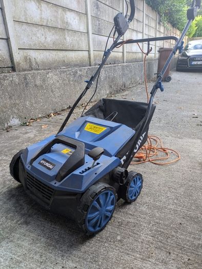 Hyundai 1600W 15'' 38cm Artificial Grass Sweeper