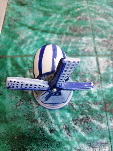 Ceramic windmill light holder