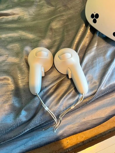 Meta quest 3s with battery pack headband