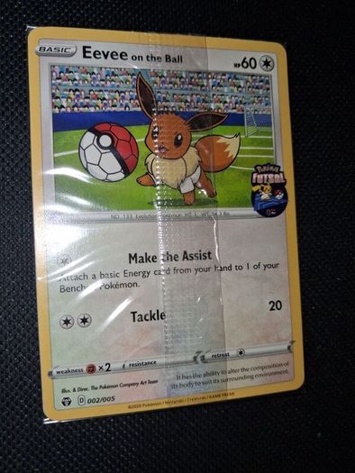 Pokemon Card : Eevee on the ball 002