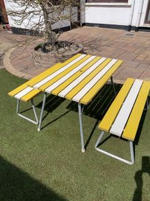 Picnic table