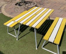 Picnic table