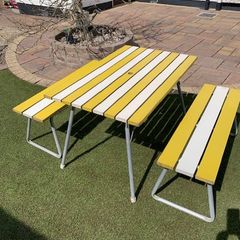 Picnic table
