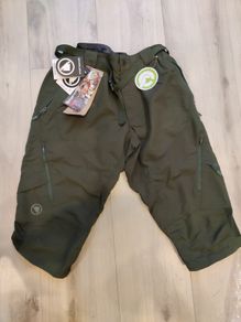 Endura cycling 3/4 shorts