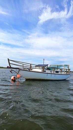 32 FT sailing boat 4 sleeper