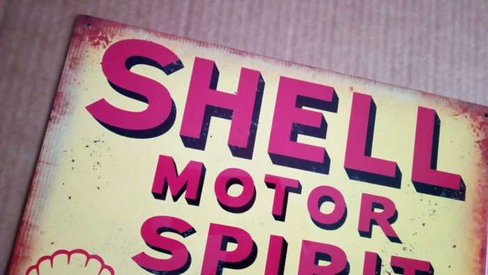Shell oil Classic car garage tin metal sign