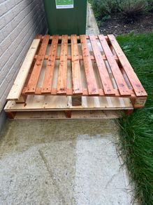 2 Wooden pallets FTG