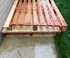 2 Wooden pallets FTG