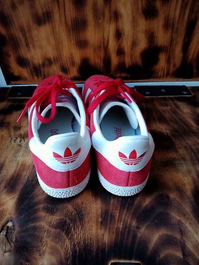 Adidas gazzel red size 3