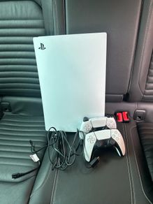 (delivery Available) Playstation 5 2 Controllers