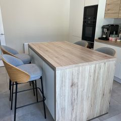 Kitchen Island and Kave Home Eamy stools x 4