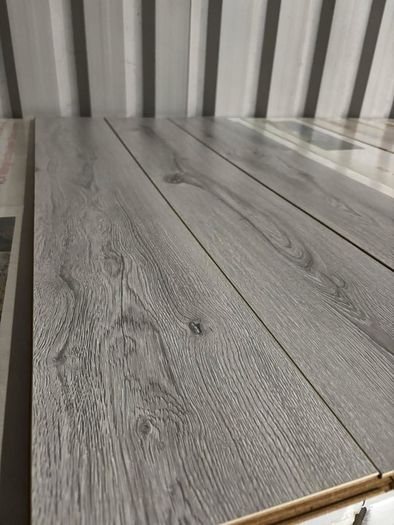 New flooring 8mm laminated ac4 on sale