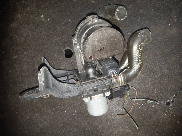 Audi A6 C6 4f 2.0tdi Heater Water Circulation Pump W/ Pipes 0392023007 4f2819372