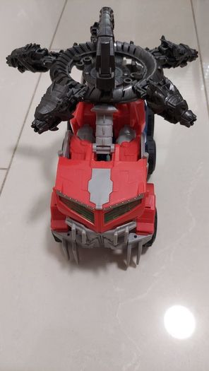 Transformer / toy / optimus prime