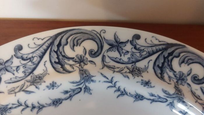 Fabulous Antique Blue and White Lidded Muffin Dish by Royal Worcester in a Beautiful Acanthus Leaf Pattern, Dated 1901, See Condition Report