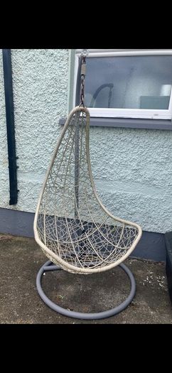 egg chair