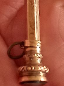 9 ct  gold pencil