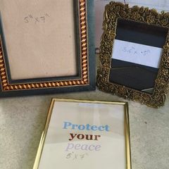 3 itmes-1- brass Picture frame. 13 x 18 cm 12.00 euro. 2-  Ornate, vintage-style gold-tone or brass metal picture frame with an embossed leaf and grape motif, designed to hold a 3.5 x 5 inch photo. 15.00 EURO. 3- 5 x 7 inch picture frame featuring a disti