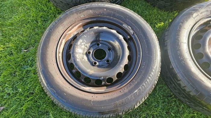 Set of 4 Steel Wheels (with hubcaps) 5x114.3