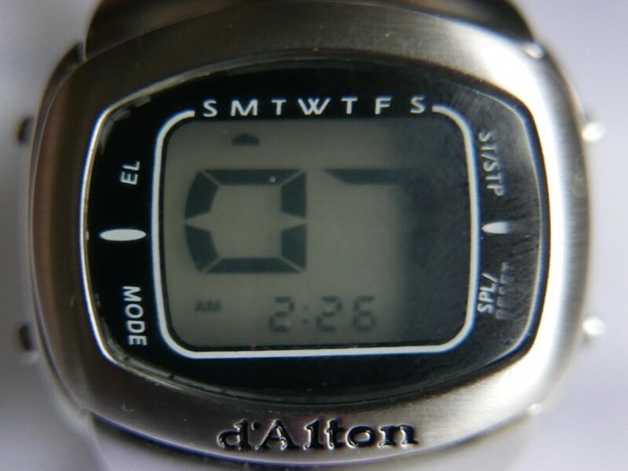 D'Alton Digital Wristwatch - Metal Bracelet and Water Resistance - fresh battery