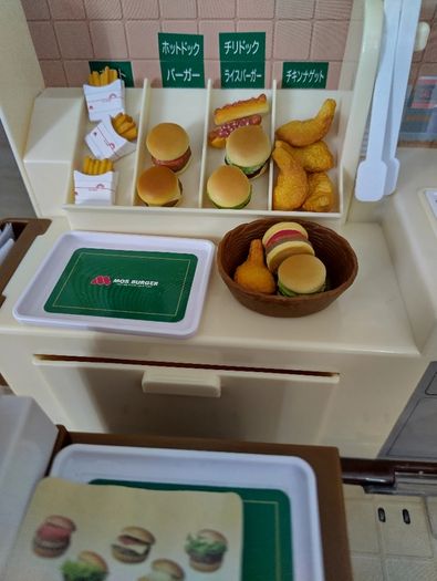 Miniature burger shop