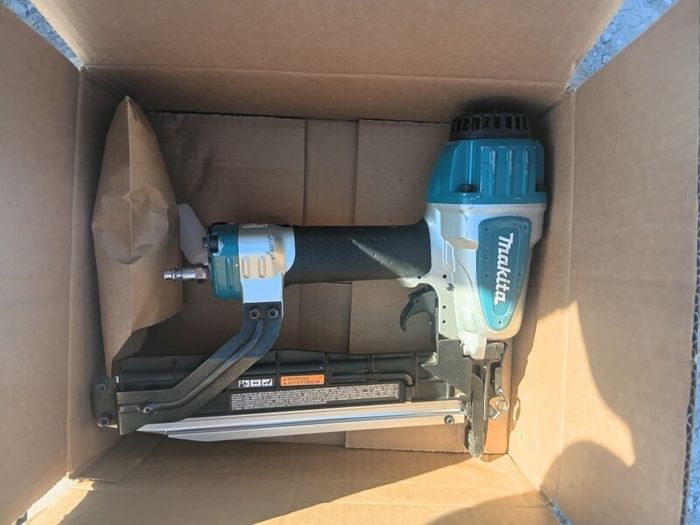 Makita 2nd Fix Pneumatic Nailer