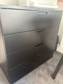 chest of drawers
