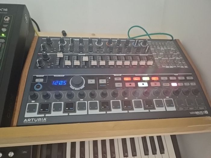 Arturia Minibrute 2S