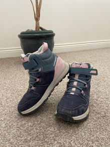 Girls boots