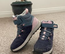 Girls boots