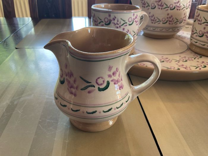 Nicholas Mosse lavender creamer from Washington  Creek USA . 4 inches in height